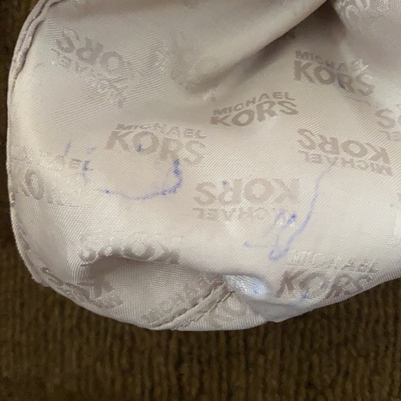 Michael Kors
Camden Large Drawstring - Picture 10 of 15